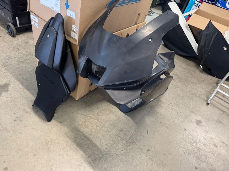 YAMAHA YZF-R9 2025 GYTR Fiberglass Fairing KIT - Image 2